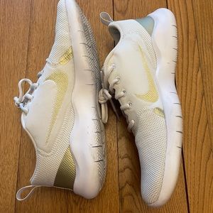 LIKE NEW Nike Flex Running Shoes